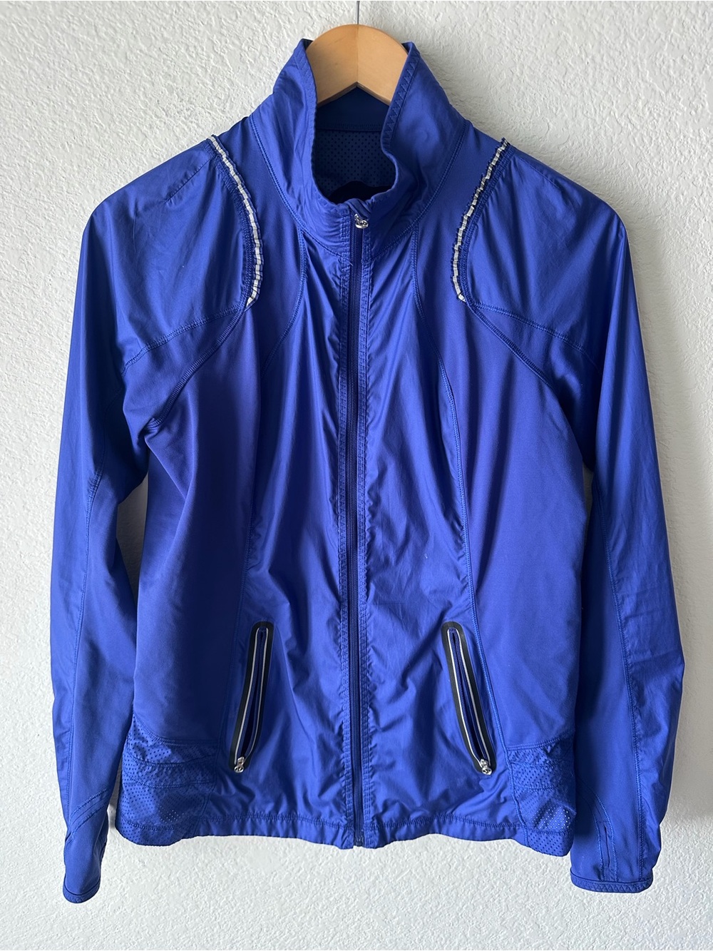 Lululemon Women's Purple Lightweight Running Jacket Size 8 Full Zip Reflective